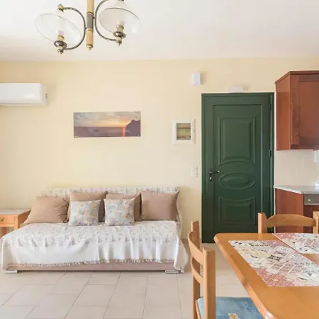 Family Seaview Balconies Hilda 90 *