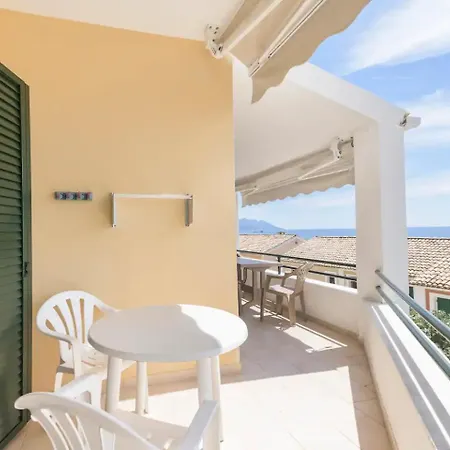 Daire Family Seaview Balconies Hilda 90 Glifada